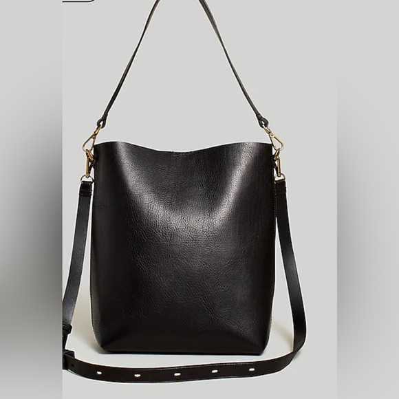 Madewell Handbags - Madewell The Transport Bucket Bag excellent condition